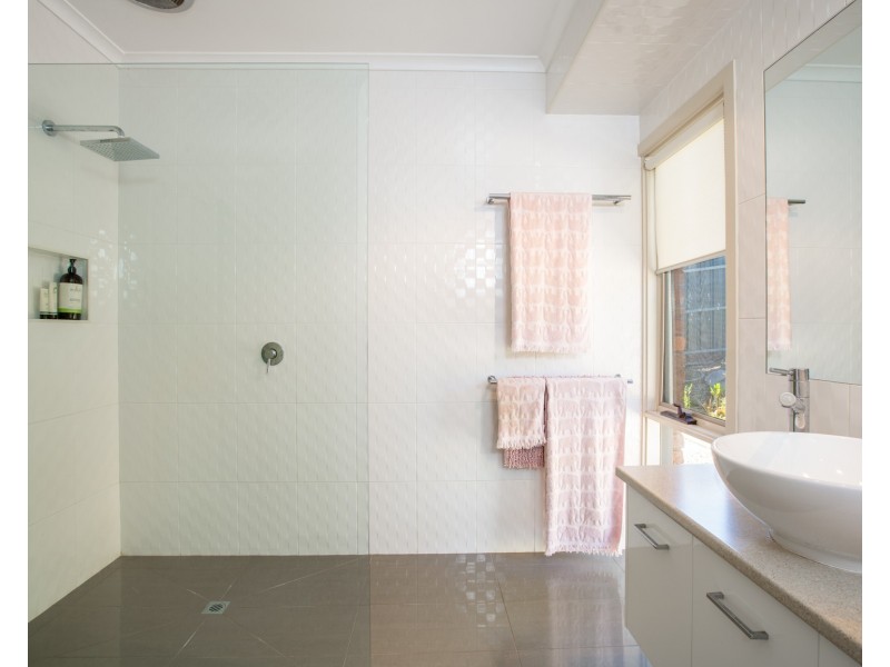 4 ARDERN PLACE, Wodonga VIC 3690