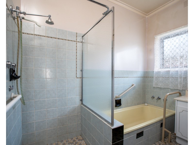 586 Poole Street, Albury NSW 2640