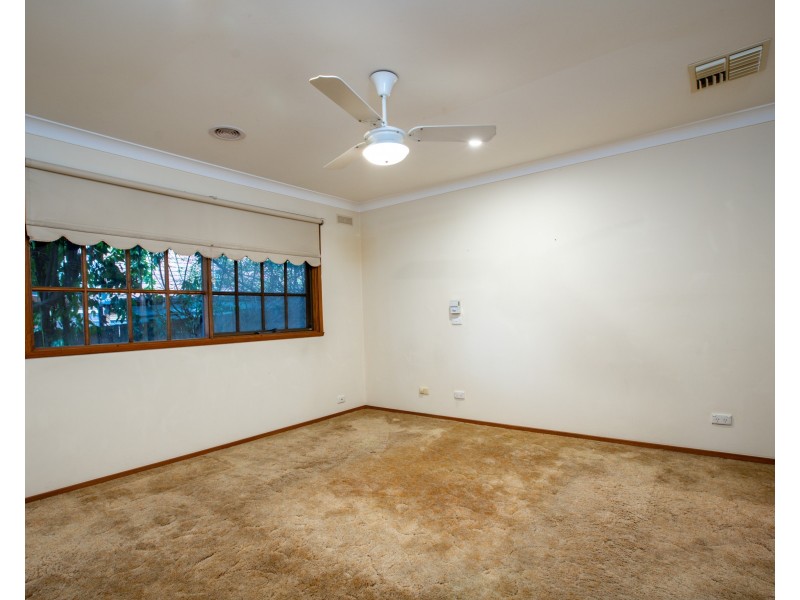 15 HALLAWELL CRESCENT, Wodonga VIC 3690