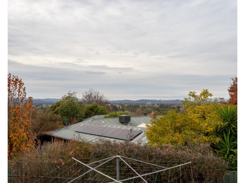 15 HALLAWELL CRESCENT, Wodonga VIC 3690