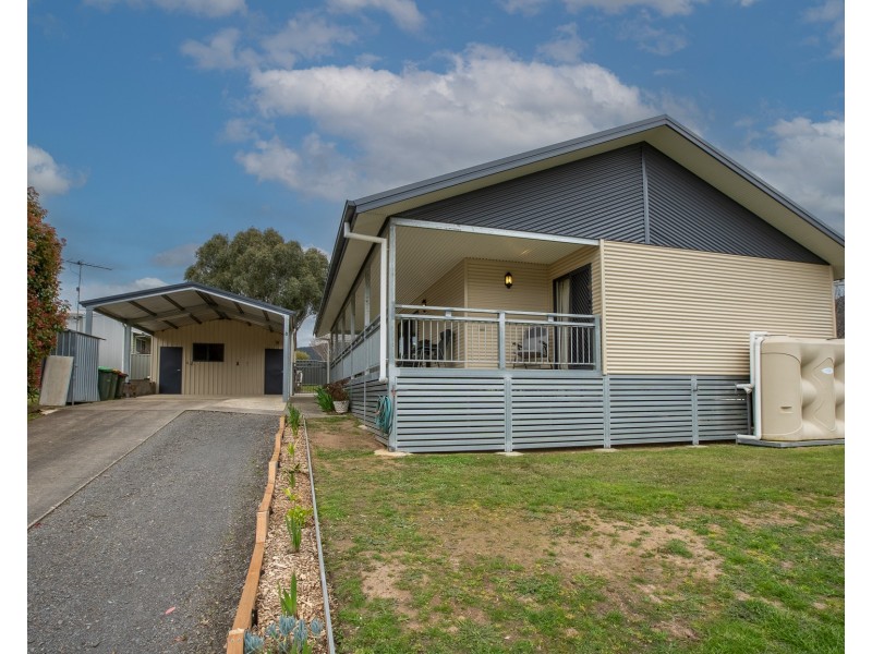 8 TOKES CRESCENT, Dartmouth VIC 3701