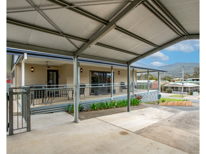 8 TOKES CRESCENT, Dartmouth VIC 3701