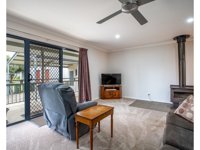 8 TOKES CRESCENT, Dartmouth VIC 3701