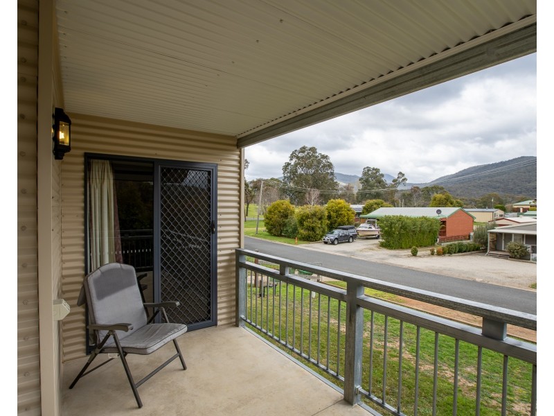 8 TOKES CRESCENT, Dartmouth VIC 3701
