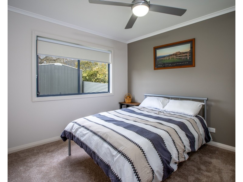 8 TOKES CRESCENT, Dartmouth VIC 3701