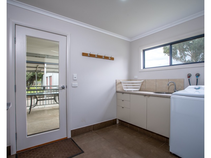 8 TOKES CRESCENT, Dartmouth VIC 3701