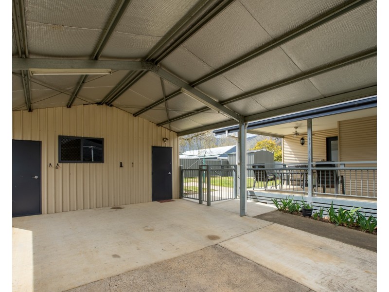 8 TOKES CRESCENT, Dartmouth VIC 3701