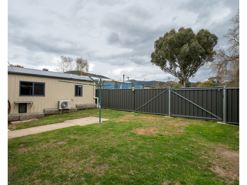 8 TOKES CRESCENT, Dartmouth VIC 3701