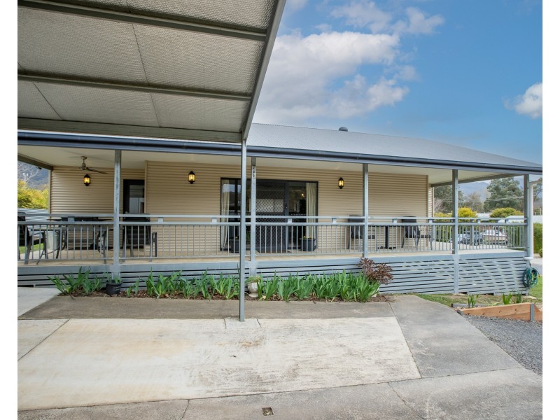 8 TOKES CRESCENT, Dartmouth VIC 3701