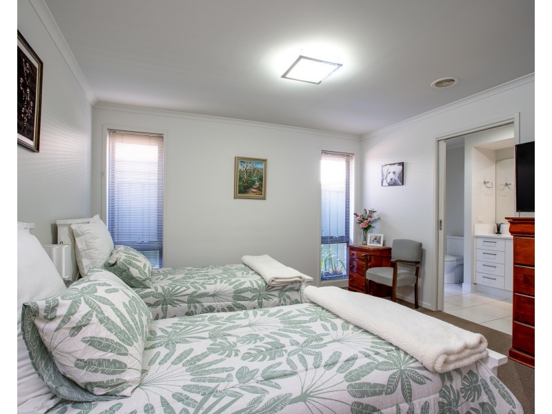 17 INWOOD CRESCENT, Wodonga VIC 3690