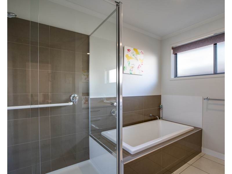 17 INWOOD CRESCENT, Wodonga VIC 3690