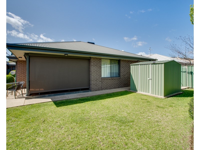 17 INWOOD CRESCENT, Wodonga VIC 3690