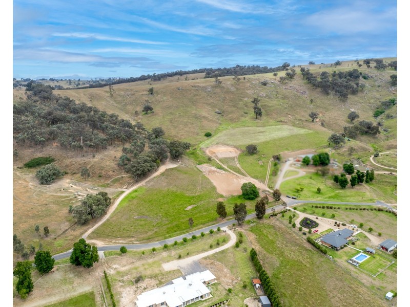 198 COYLES ROAD, West Wodonga VIC 3690