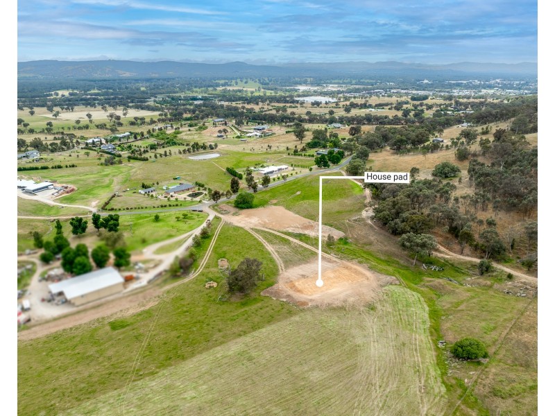 198 COYLES ROAD, West Wodonga VIC 3690
