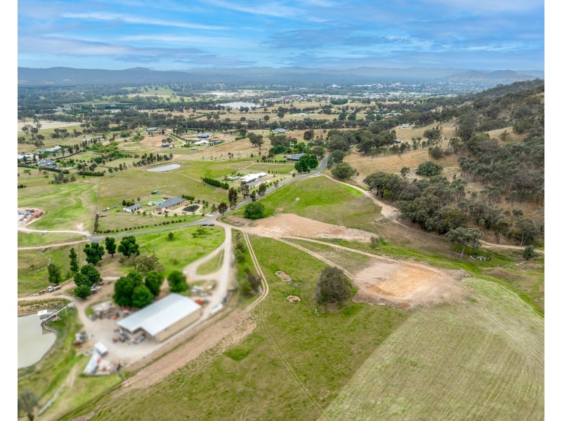 198 COYLES ROAD, West Wodonga VIC 3690