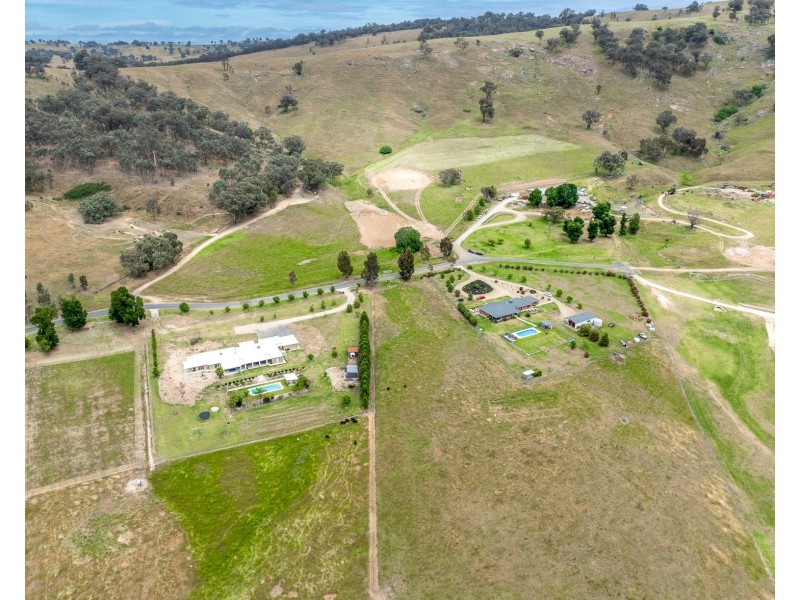 198 COYLES ROAD, West Wodonga VIC 3690