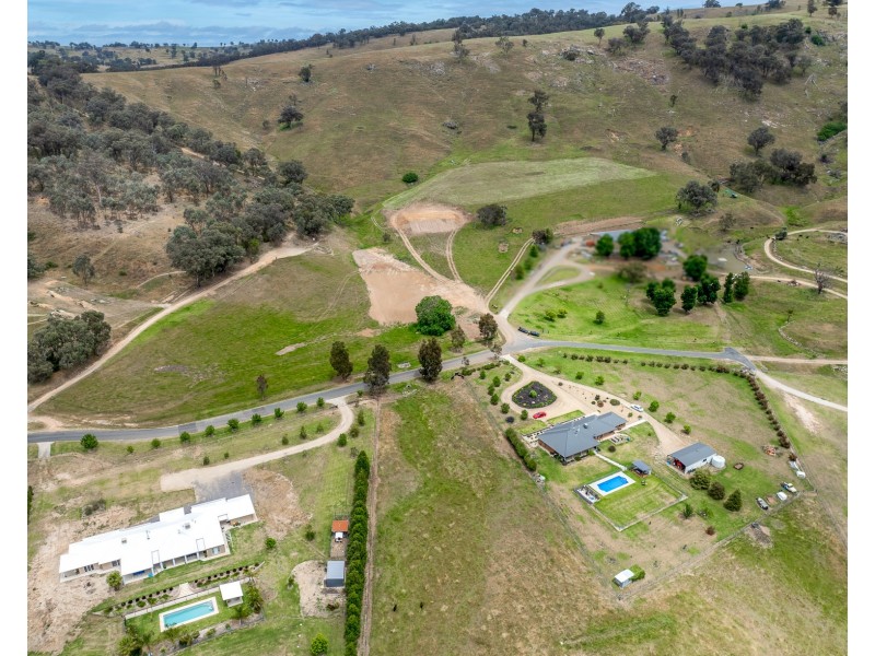 198 COYLES ROAD, West Wodonga VIC 3690