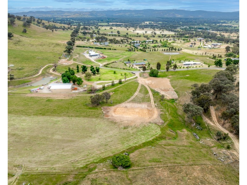 198 COYLES ROAD, West Wodonga VIC 3690