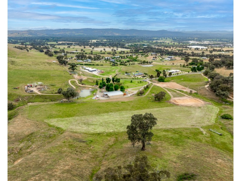 198 COYLES ROAD, West Wodonga VIC 3690