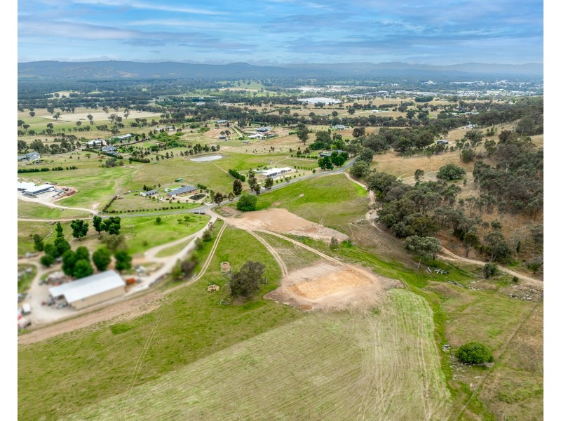 198 COYLES ROAD, West Wodonga VIC 3690