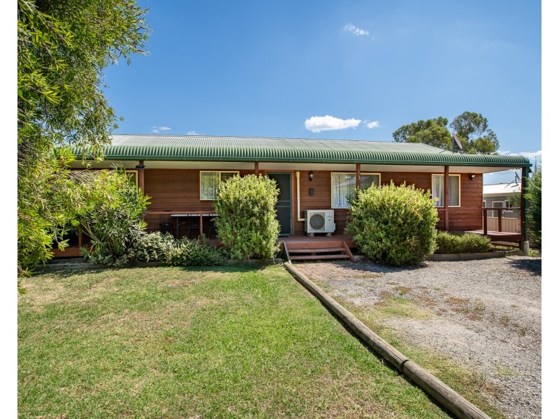 3 TOKES CRESCENT, Dartmouth VIC 3701