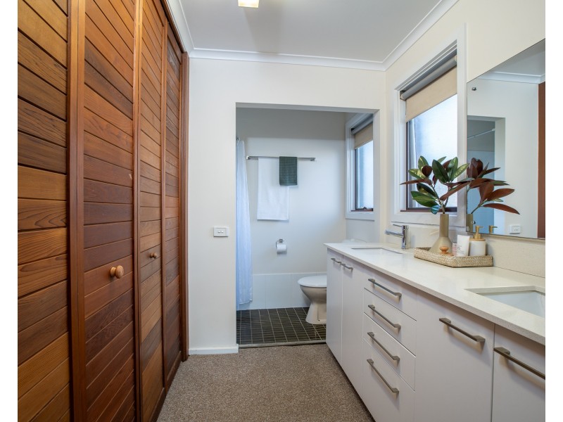 4 DRUMMOND COURT, West Wodonga VIC 3690