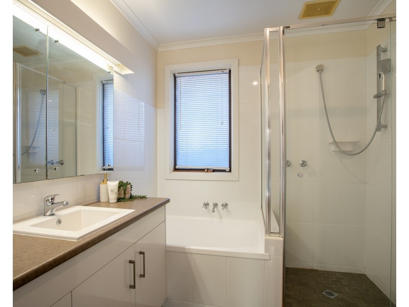 4 DRUMMOND COURT, West Wodonga VIC 3690