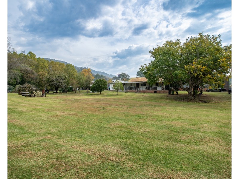 3766 OMEO HIGHWAY, Eskdale VIC 3701