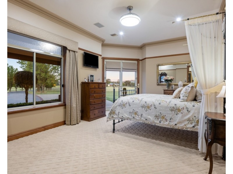 55 CLANDEBOYE ROAD, Baranduda VIC 3691
