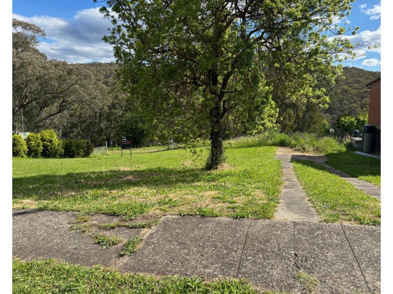 8 Jitema Street, Dartmouth VIC 3701