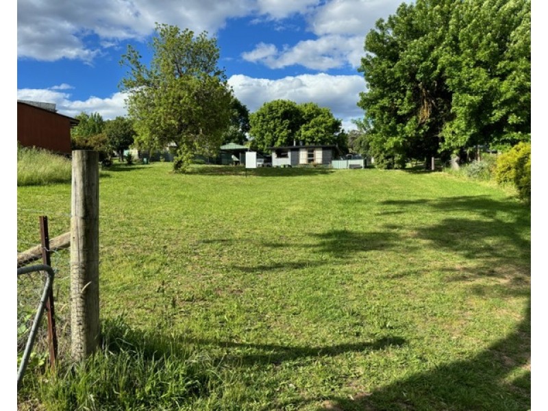 8 Jitema Street, Dartmouth VIC 3701