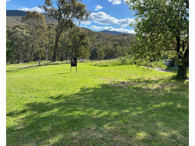 8 Jitema Street, Dartmouth VIC 3701