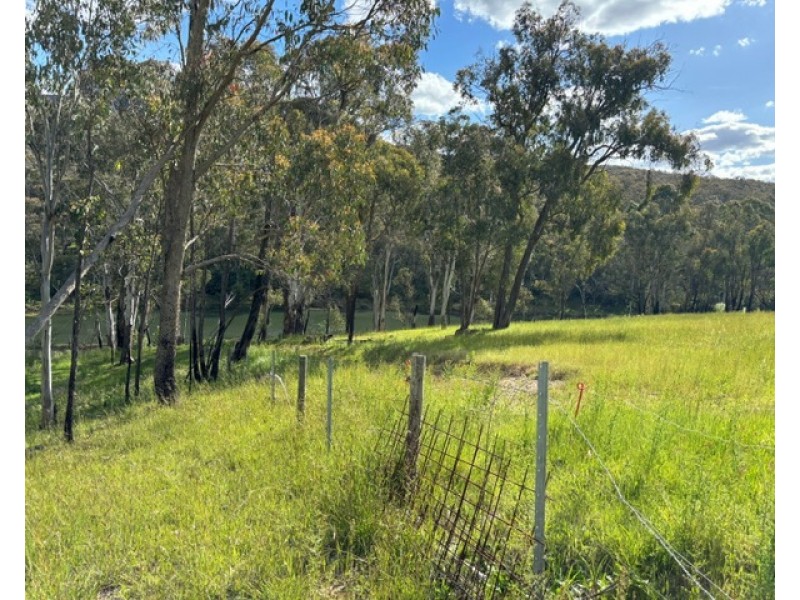 8 Jitema Street, Dartmouth VIC 3701