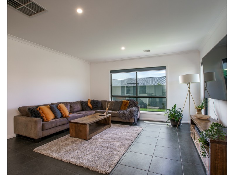 5 JUNO LANE, West Wodonga VIC 3690