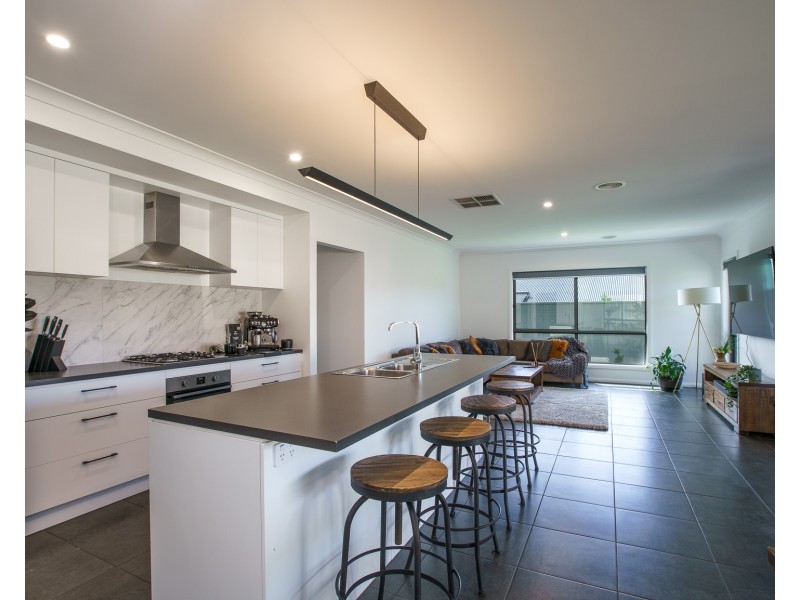 5 JUNO LANE, West Wodonga VIC 3690