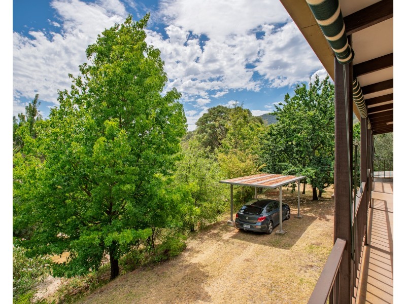 40 GILTRAPS ROAD, Mitta Mitta VIC 3701