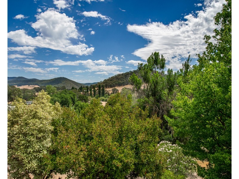 40 GILTRAPS ROAD, Mitta Mitta VIC 3701