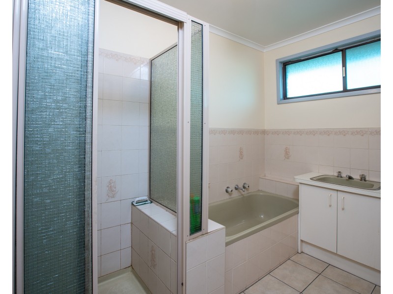 10 ANGUS AVENUE, West Wodonga VIC 3690