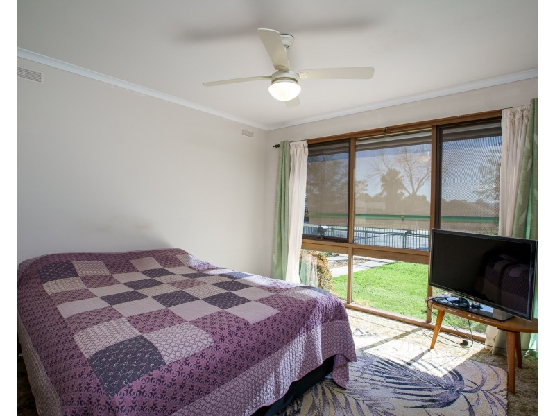 411 LAWRENCE STREET, West Wodonga VIC 3690