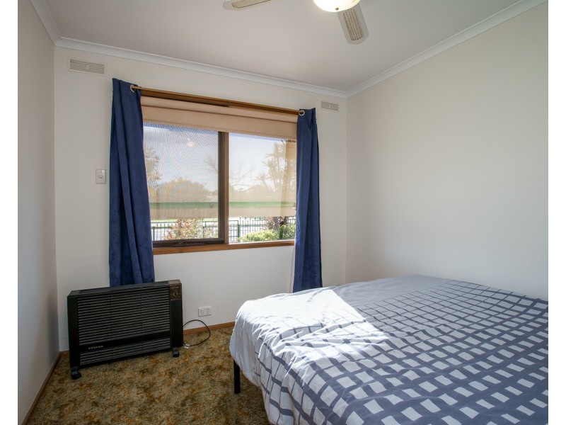 411 LAWRENCE STREET, West Wodonga VIC 3690