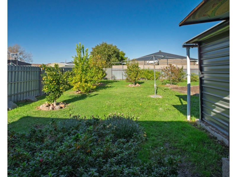411 LAWRENCE STREET, West Wodonga VIC 3690