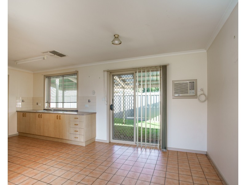 2/12 OAKMONT CIRCUIT, West Wodonga VIC 3690