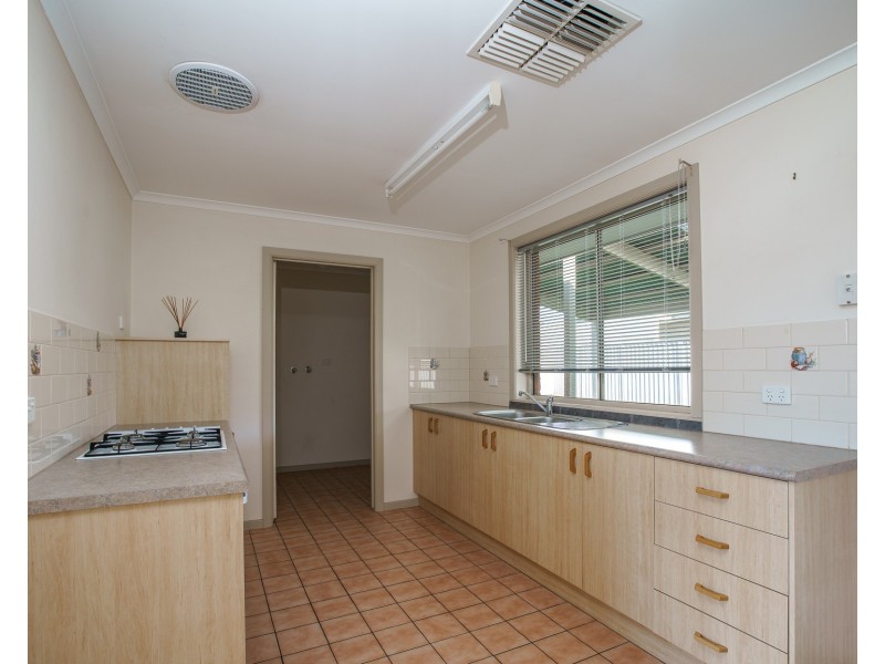 2/12 OAKMONT CIRCUIT, West Wodonga VIC 3690