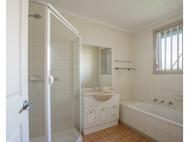 2/12 OAKMONT CIRCUIT, West Wodonga VIC 3690