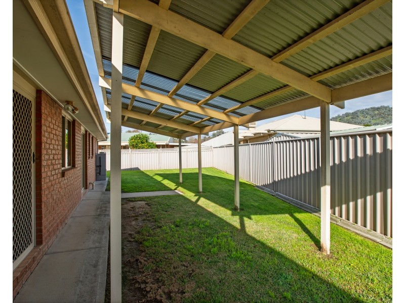 2/12 OAKMONT CIRCUIT, West Wodonga VIC 3690