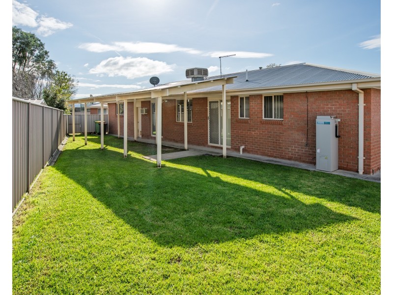 2/12 OAKMONT CIRCUIT, West Wodonga VIC 3690