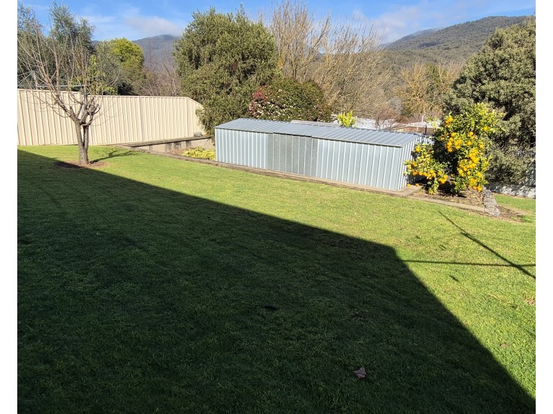 6 COLEMAN COURT, Dartmouth VIC 3701
