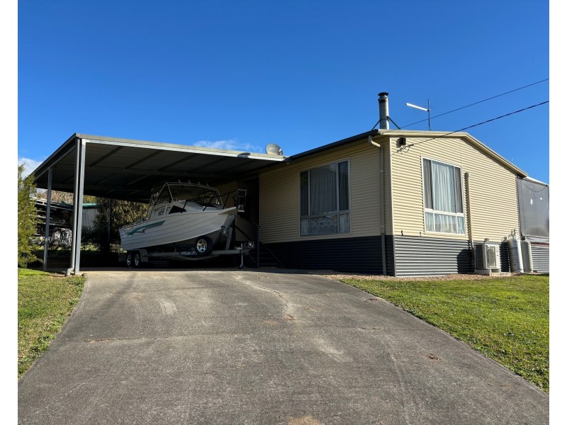 11 Cross Ave, Dartmouth VIC 3701
