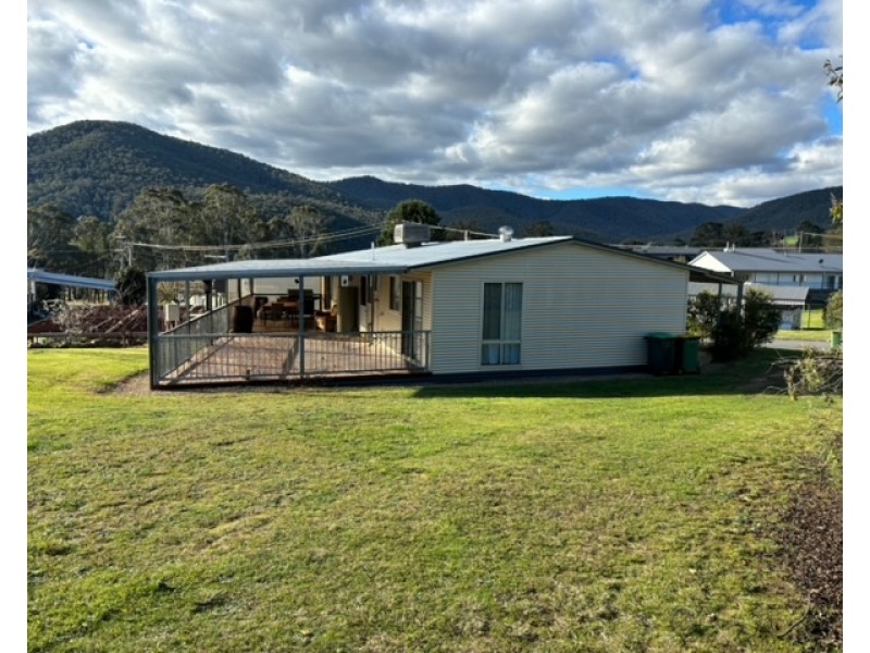 11 Cross Ave, Dartmouth VIC 3701