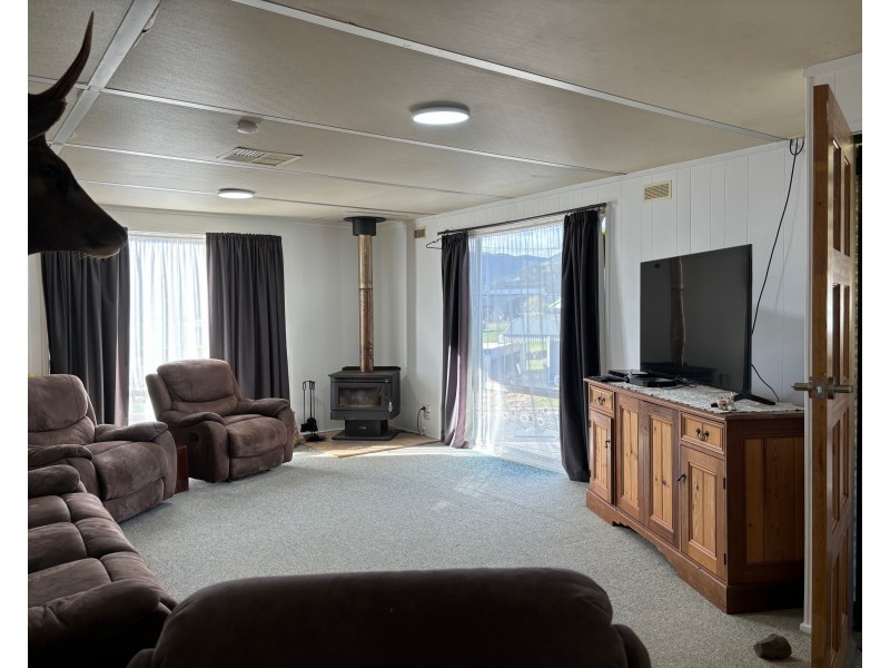11 Cross Ave, Dartmouth VIC 3701